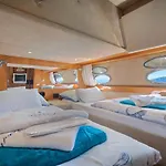 Luxury Yacht - Lex Of The Seas بوتيل