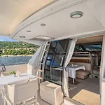 Luxury Yacht - Lex Of The Seas بوتيل