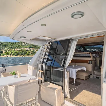 Luxury Yacht - Lex Of The Seas ספינת מלון